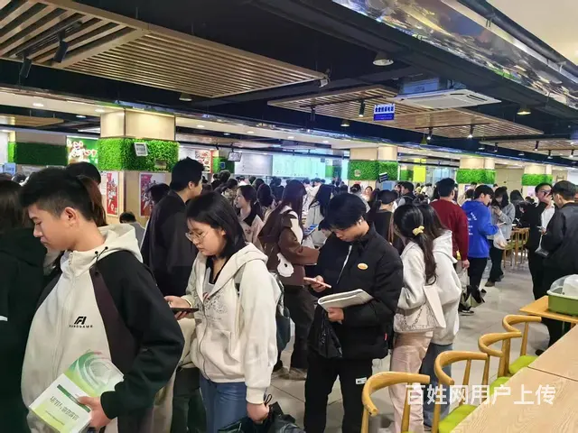 封闭式管理高校，学校唯一个食堂 - 图片 1
