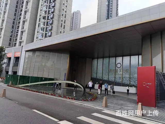 （老板本人）麓谷高档小区商业街门面出租（送装修期）6389 - 图片 1