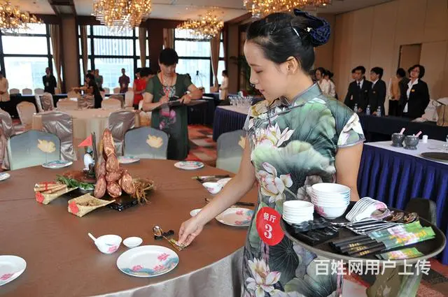 酒店招聘服务员15名 - 图片 1