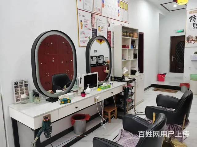 店铺位于兴义桔山金州一街，繁华地段，面积192平，上下两层， - 图片 2
