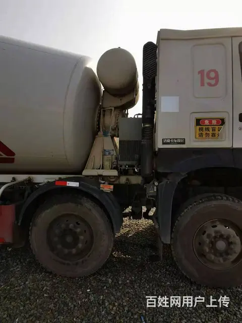 急售17年二手豪沃搅拌车 380马力 大20方 - 图片 4