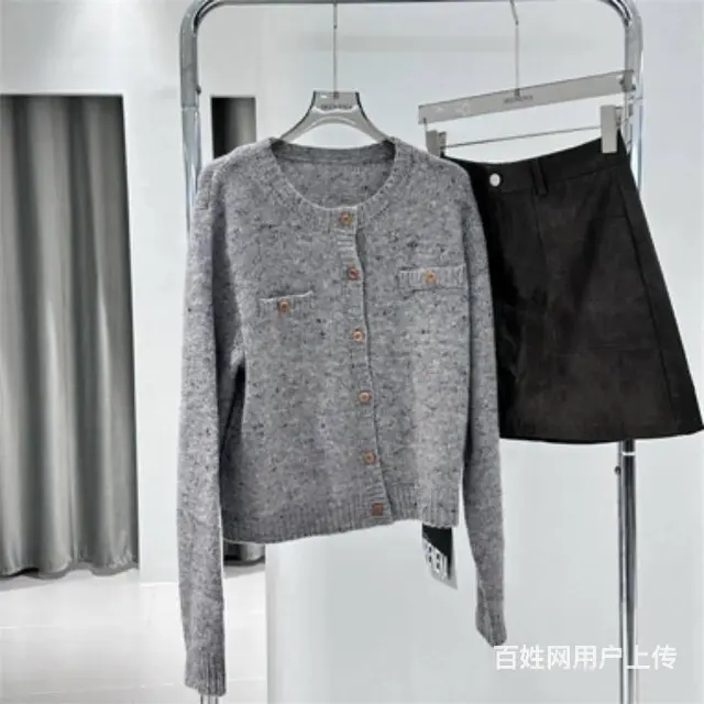 温碧霞自创IRENENA服装小香风毛衣开衫短款外套 - 图片 4