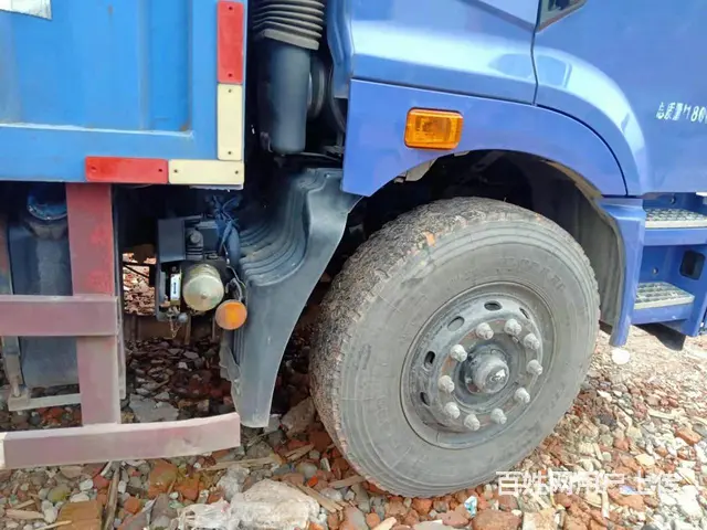 国五，华菱大单桥厢式货车9米6货车220马力 - 图片 6