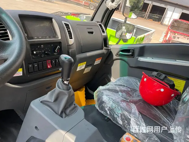 大运蓝牌勾臂垃圾车 8方车厢可卸式垃圾车包永州户 - 图片 12