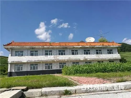 五虎岛对面松花湖山庄出售 - 图片 1