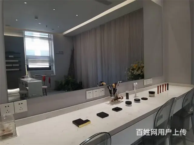 （同城搜铺网免费找店）中央公园能步行街342平美容院转让 - 图片 2