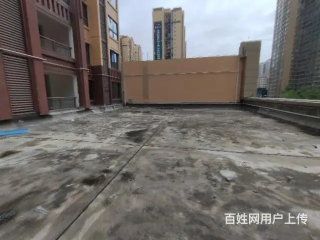 毛坯房三房两厅双卫，带130平米平台 - 图片 1