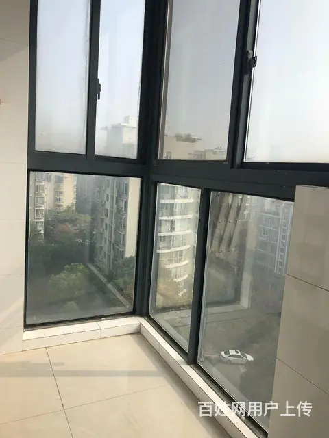 学区，顶楼复式有花园，两个产权车库 - 图片 10