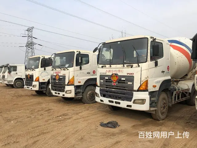 低价出售12年二手日野700搅拌车 10方 后八轮 - 图片 1
