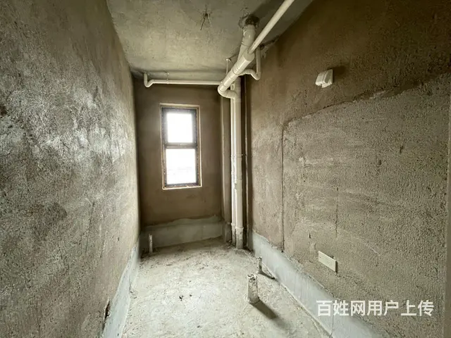 中央公园C区14楼，128平，三室二厅二卫，毛坯。86万过户 - 图片 7