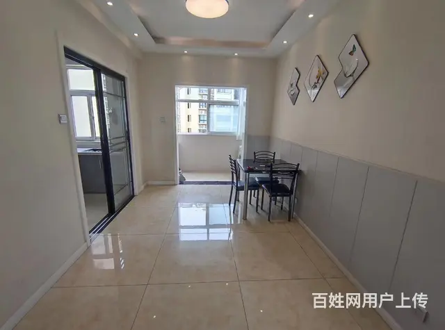 天鹅堡 普通住宅 精装修 - 图片 1