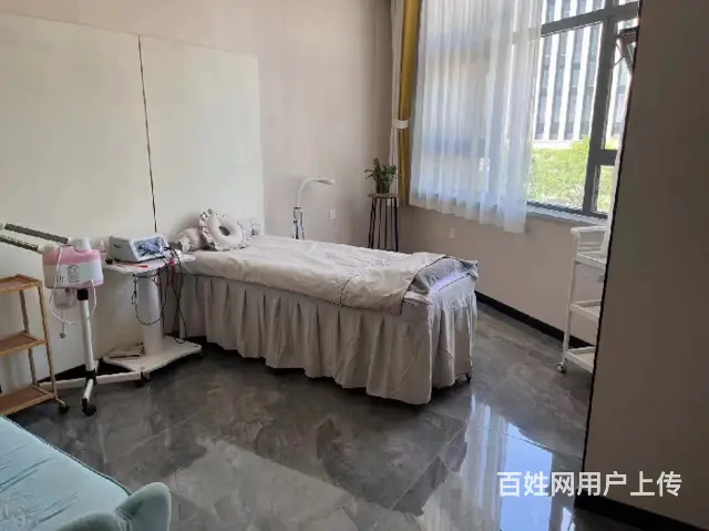 【同城搜铺网免费找店】曼哈顿北门400平理发养生馆转让 - 图片 1