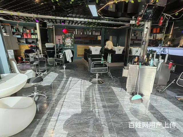 9082（铺联邦）天庆国际新城D区理发店直租 - 图片 1