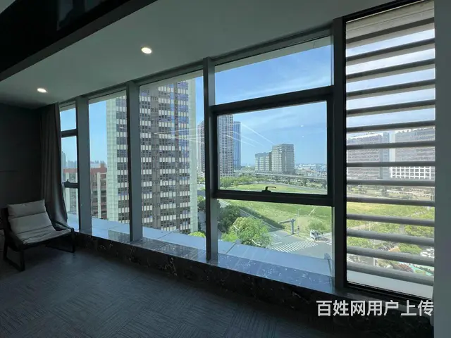 汇金大厦1100平整层出租 豪华装修带家具 现房拎包入驻！ - 图片 5