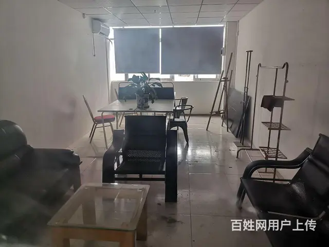 8间临街小面积办公室直租新香洲万家附近 - 图片 5