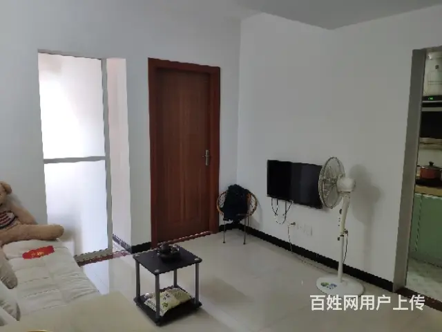 泼水广场边，交通便利配套完善，年租，其它面议。 - 图片 2