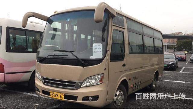 江淮19座中巴车