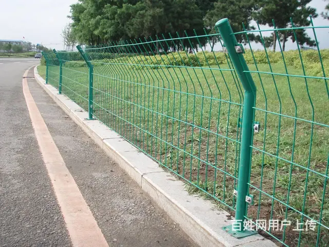 高速服务区低碳钢丝围栏 厂区铁丝隔离护栏网 - 图片 2