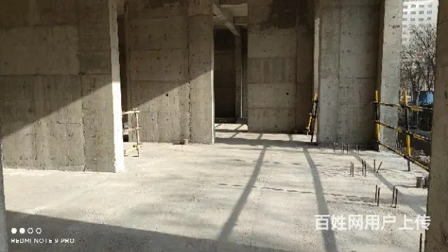 学校门口三面临街的独立门面房 - 图片 2