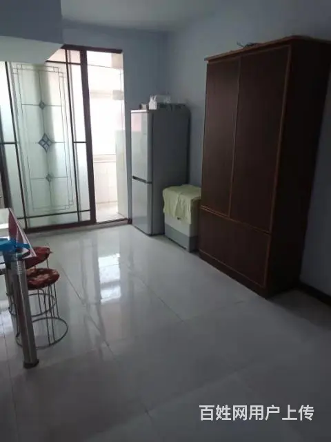 步行街五楼一室一厅月租 - 图片 1