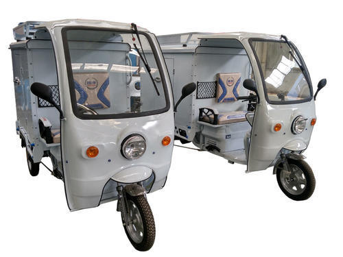 1.7大号电动三轮车白色