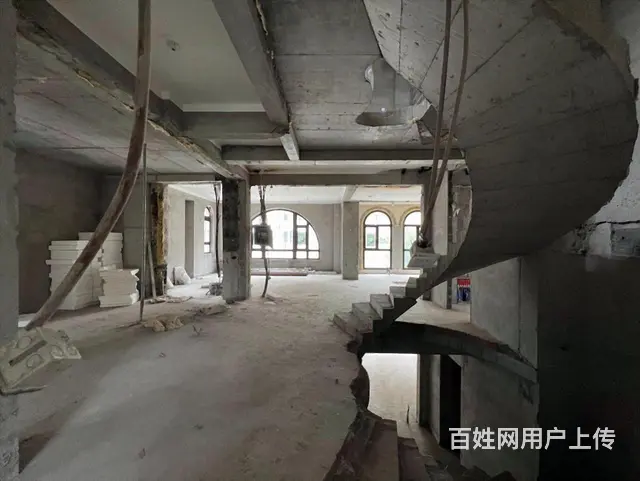 溪岸艺墅 土建地暖窗户已更换 780平 车库三台位 - 图片 5