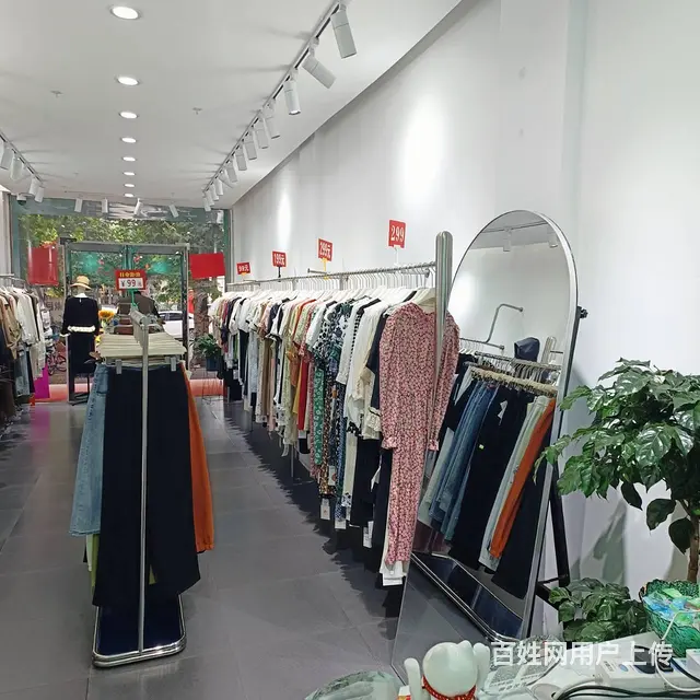 3049神火大道步行街南头服装店转让 可空转 - 图片 2