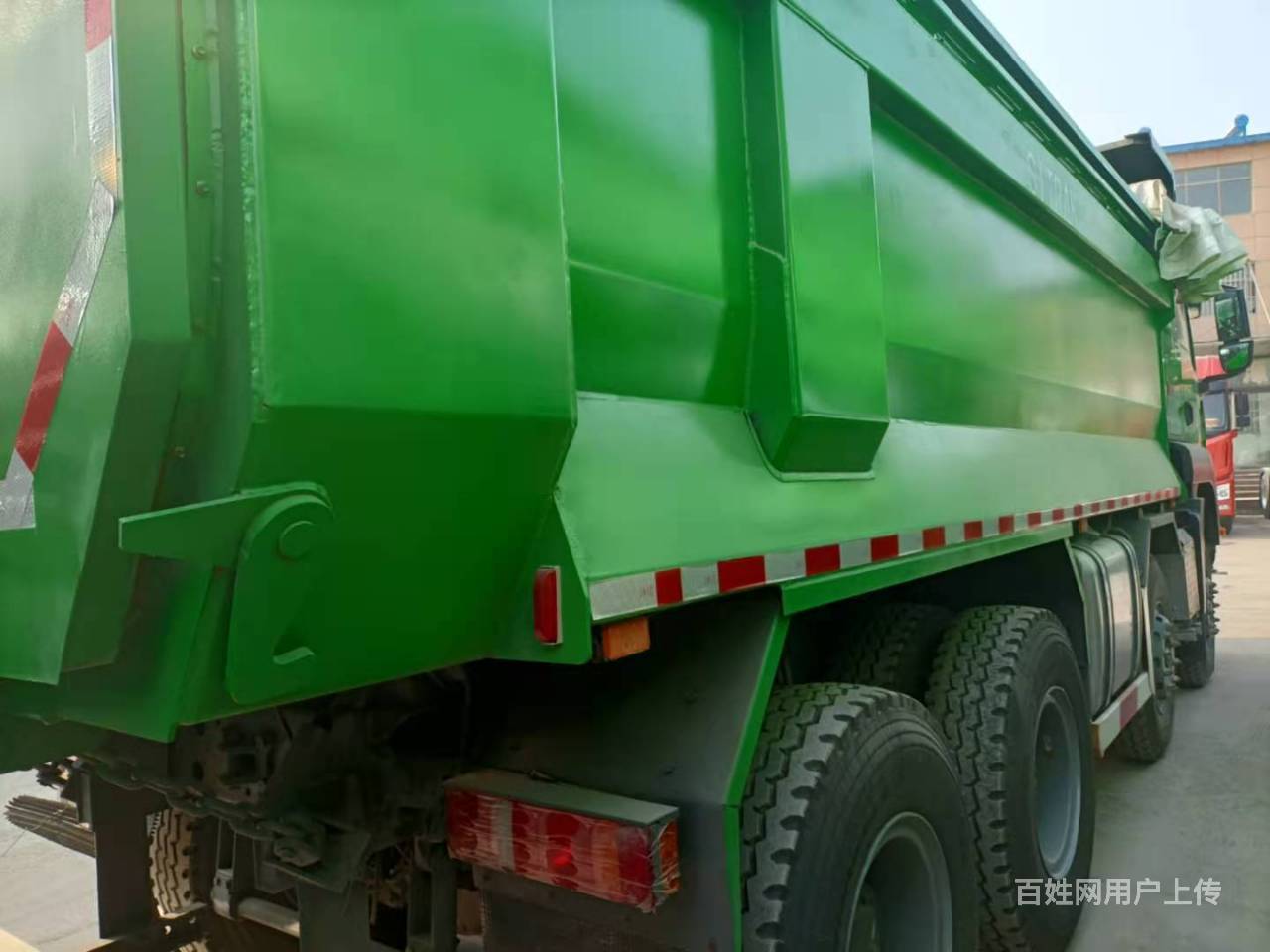 急转国五库存汕德卡前四后八渣土车6.2米u型大箱