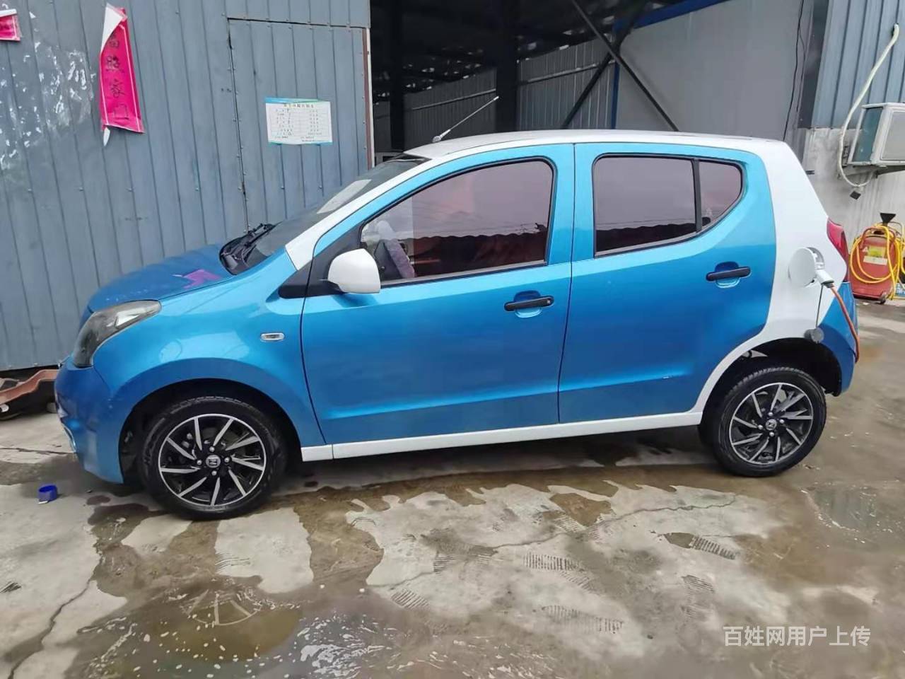 新到一台众泰云100s高配铝合金轮毂,原车备胎没下