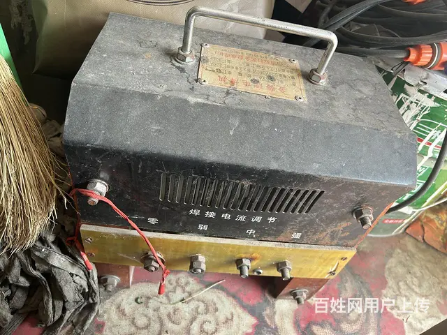 正常使用的老式电焊机 - 图片 1