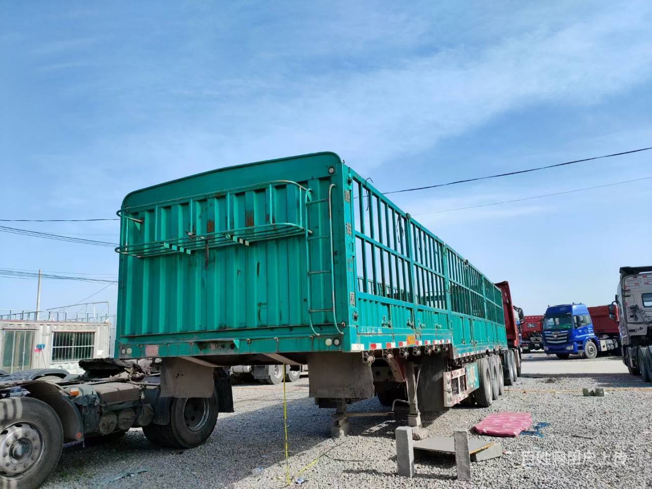 转让13米二手高低板花栏半挂车 整车高强钢 自重轻