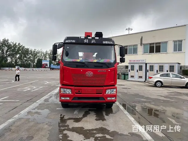 三一8吨4节臂随车吊 - 图片 1