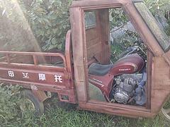 三轮摩托车