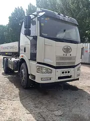 出售17年二手解放牵引车 350马力  单驱原版车