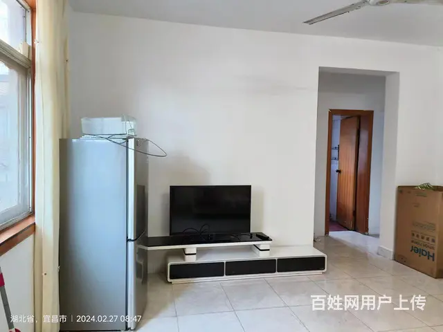 三楼带家具家电出租 - 图片 1