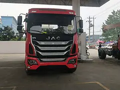 江淮前四后四平板车 拖25吨左右挖机拖车现车包上牌