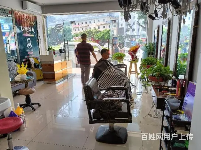 转盘处临门面低价急转，门头宽大明亮 - 图片 5