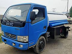 厂家直销洒水车 ，油罐车，吸粪车 各型号都有