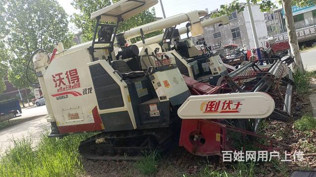 急售二一年沃得锐龙谷物联合收割机的图片