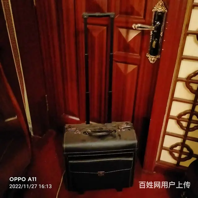 拉杆美容化妆包 - 图片 1