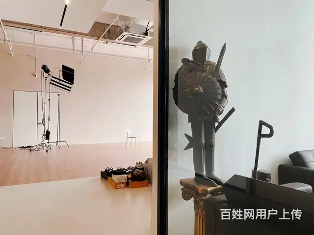 实拍 层高4.8米三面采光落地窗 拍摄 直播 服装展厅都适合 - 图片 3