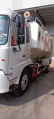 便宜出售17年散装饲料运输车，车况原版