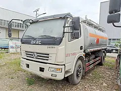 低价出售一台二手东风多利卡10吨油罐车 九成新