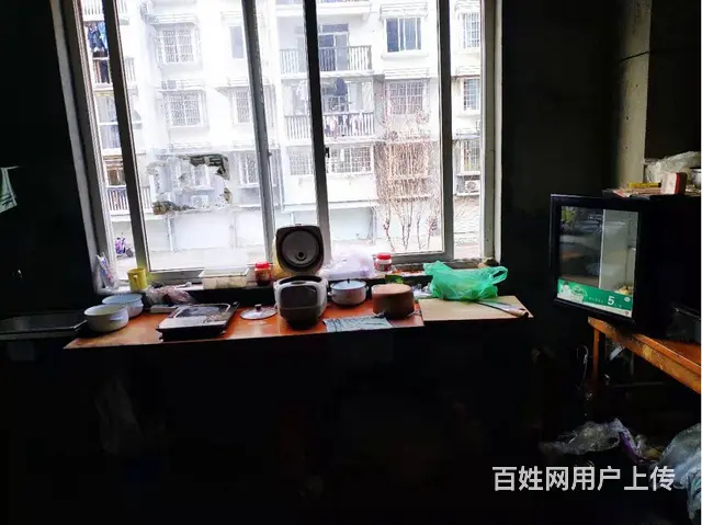 华资花园架空1楼三室两厅毛坯房含车库一起出售 - 图片 5