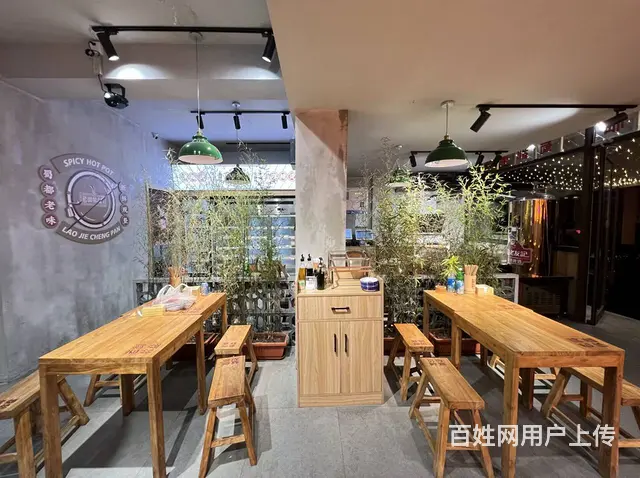 奥体酒吧街10米大门脸饭店出兑适合多种经营： - 图片 4