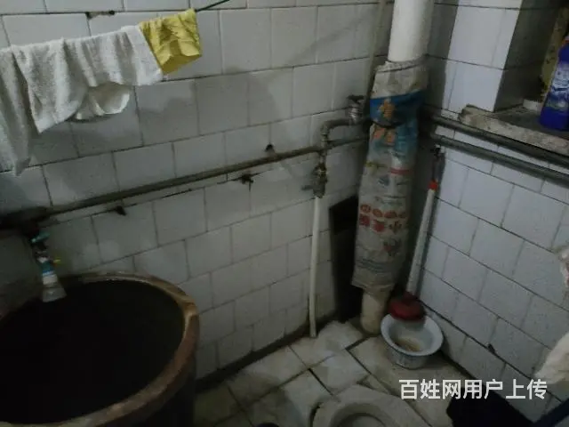 主席像西，一楼，二室一厅，双气，有后院。 - 图片 5