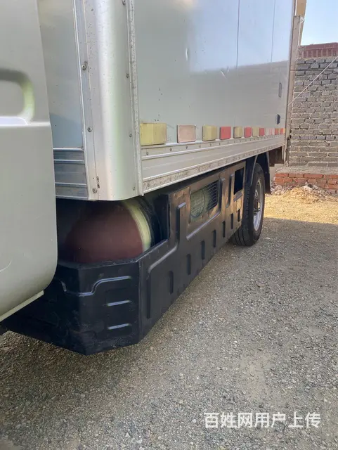 福田油气两用厢式货车 - 图片 3