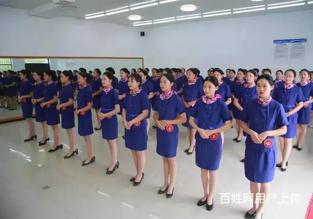 华铁跟车服务员 - 图片