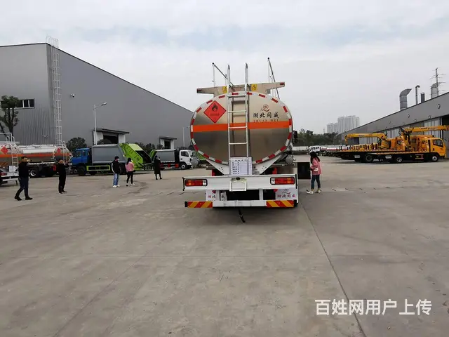 解放J6M前四后八27方铝合金运油车拉20吨不超重 - 图片 4