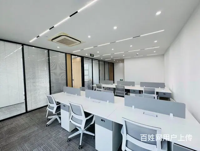 核心商圈里，地铁旁精装办公室出租，带家具3加1格局，可看视频 - 图片 2